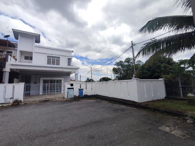CORNER LOT Double Storey Terrace House Bandar Saujana Putra 1