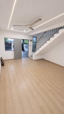 Batu Pahat, Parit Raja, 2Tingkat 3Bilik, Unblock, Full Loan Cover All 1