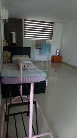 Pusat Bandar Bilik Sewa Perempuan 1