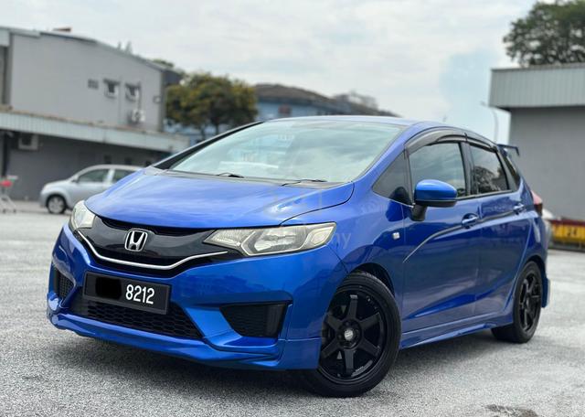 2016 Honda JAZZ 1.5 E (A) FULL LOAN - 1