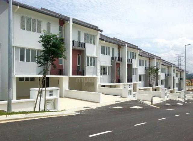 Townhouse Bayu near SJK (C) Sin Ming Lotus's Bukit Puchong (Best Deal) 1