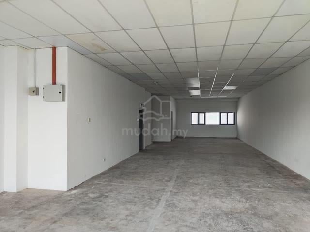 Bay Avenue shop lot / office lot for rent 1