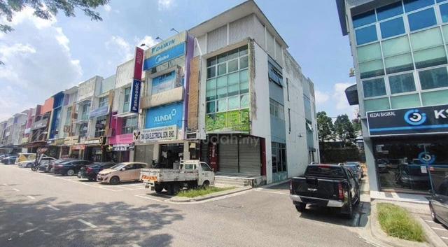 Bandar Dato Onn 3 Storey Shop of Ground Floor Facing Main Road 1