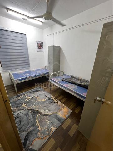 Rumah Pangsa Larkin ( Flat Larkin ) 1