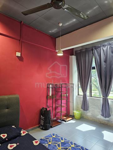 Balakong Bilik Perempuan-Master room-free utilities & parking 1