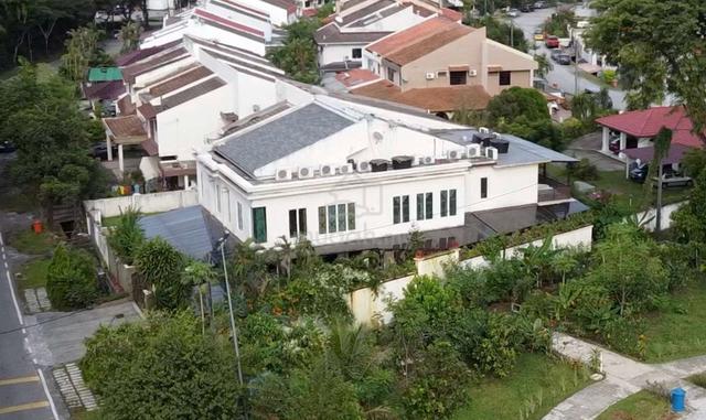 Under Market Value Semi- D Renovated and Extended in SS4B Kelana Jaya 1