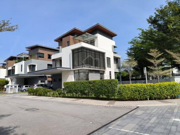 Kota Kemuning Long Branch 2.5 sty corner Bungalow House 1