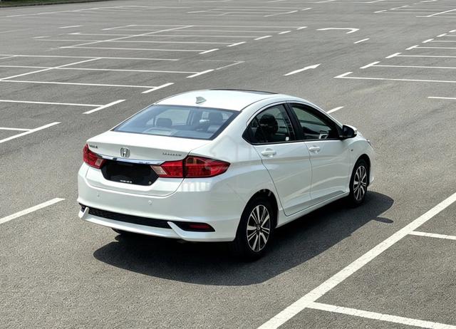 TRUE YEAR 2019 Honda CITY 1.5 E FACELIFT ANDRIOD - 2