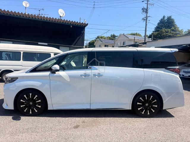 2024 Toyota Alphard Executive Lounge 2.5 E-Four - 3