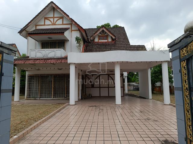 Bungalow House Taman Johor 1