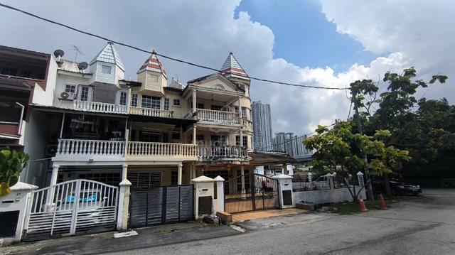 Taman Putri Jaya Cartoon House 3 Storey Nearby Mrt 1