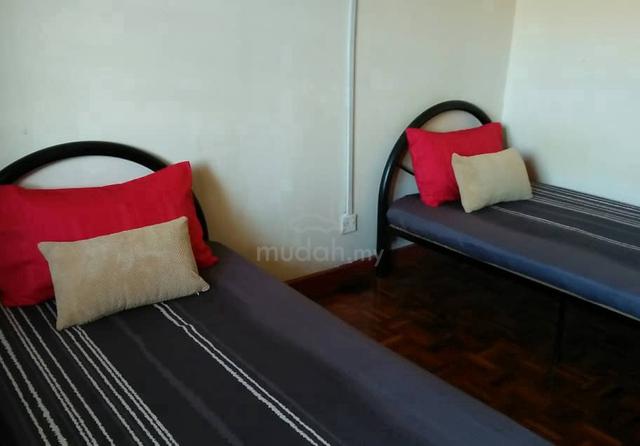 TERRACE HOUSE (USJ 6) - walking distance to LRT & Taipan 1