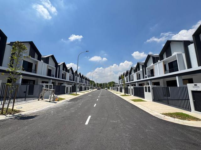 JB Bandar dato onn BAE Double storey / brand new 1