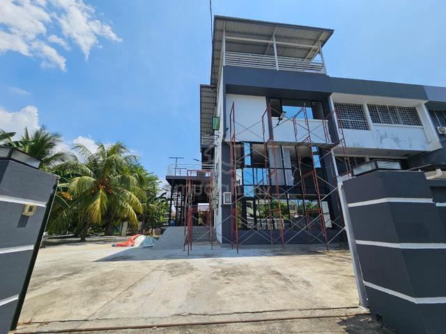 Taman Reservoir | 3-Storey Corner House | 8R11B | Newly Renovated 1