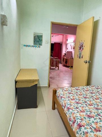 small room for rent 1