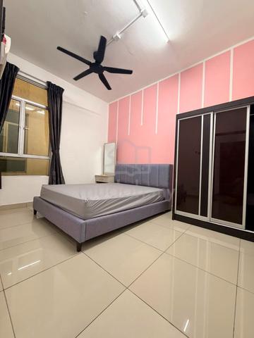 Female room for rent at Suriamas Suite @ Larkin JB Town 1