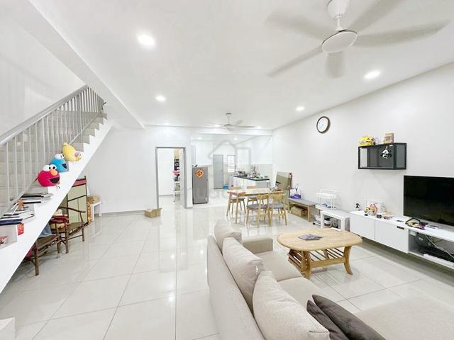 Jalan Kencana 1B/x, Taman Pura Kencana, Batu Pahat, Double Terrace 1
