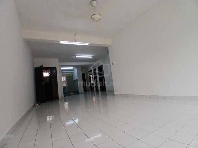 Tanjong Puteri Apartment 1