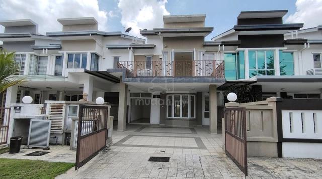 RENOVATED Double Storey Superlink D'Alpinia 3, Puchong 1