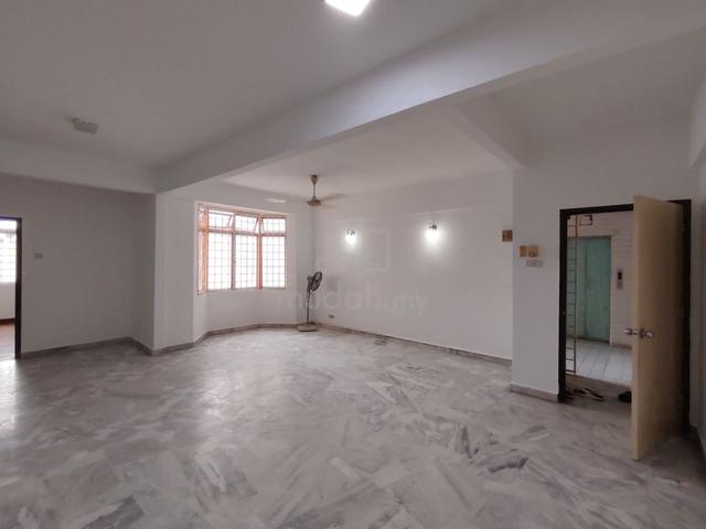 Goodyear Court 8 1