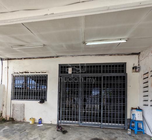 TAMAN UNGKU TUN AMINAH SKUDAI JOHOR. SINGLE STOREY 3 Bed Room.  1