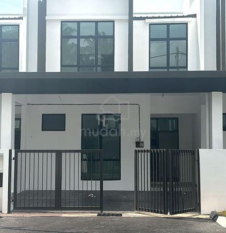 2-Storey Terrace (Intermediate Unit), Taman La Casa Lunas 1