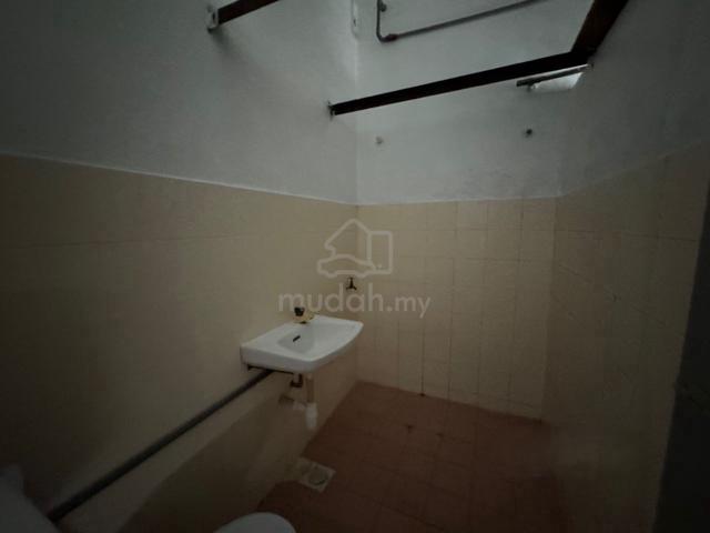 ROI 4.67% Good investment Bandar Bukit Raja Klang 1.5 Sty Shoplot 1