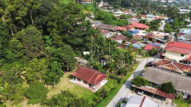 6 bedroom bungalow in lush bushes and cosy area in Penchala KL TTDI 1