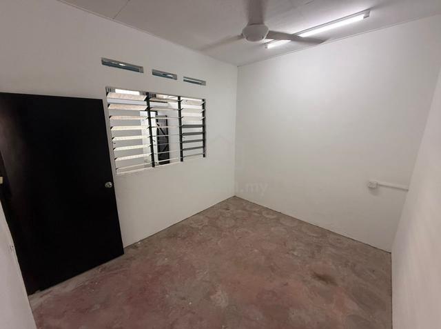 Raja Uda 1 Storey Terraced House For Rent 1