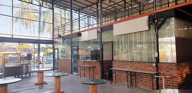 KOMPLEKS 2 Tingkat Bandar Baru Bangi siap ada parking luas 1