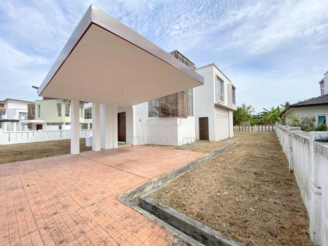 Modern Bungalow with 5 Rooms & Big Porch | Bandar Enstek Gem 1