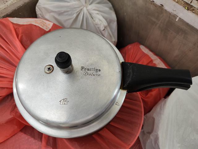 Pressure Cooker - photo 2 of 3