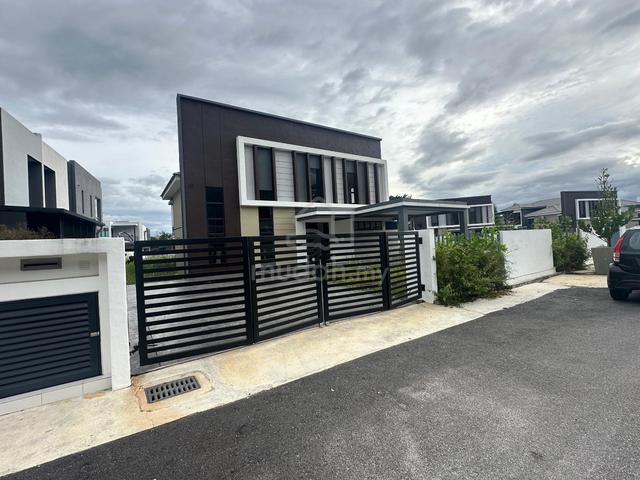 LUXURY CORNER LOT Double Storey Bungalow Cinta Sayang Resort 1