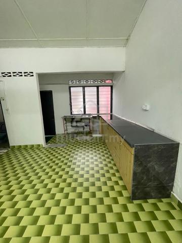 Low Deposit !!! Taman setia jaya Taman sri putra Banting near masjid 1