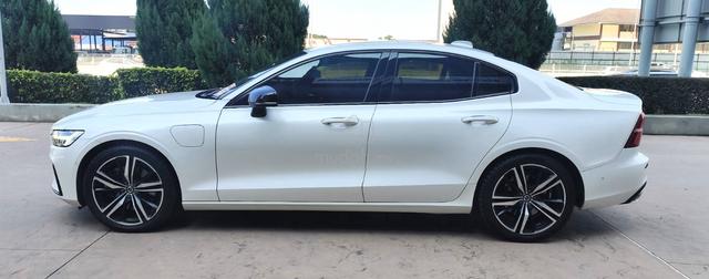 Volvo S60 T8 R-DESIGN 2.0L (A) full loan cash out - 3