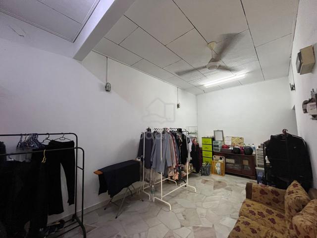Taman Sri Serdang 1 Storey House for Sale-Great Condition,Facing Shops 1