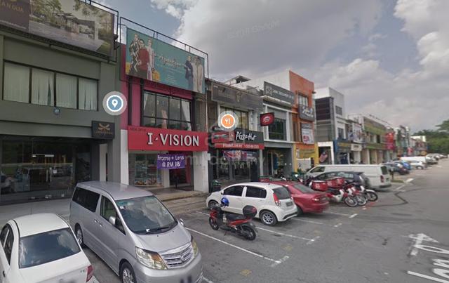 Facing Main Road GF + Basement Available June Seri Bangi For Rent 1