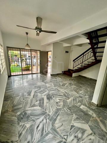 End Lot Double Storey Saujana Utama  1