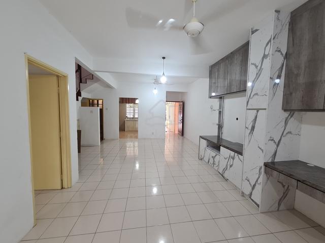 URGENT for RENT 2 Storey Intermediate Terrace, Presint 9, Putrajaya. 4