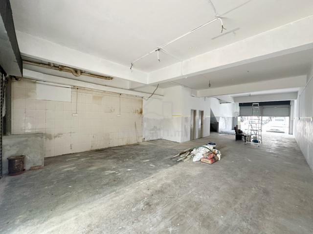 3 Sty Shop 22x90 @ Austin Perdana 酒吧街, Facing Inner, Workshop / Office 1