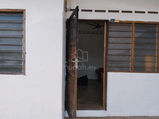 Rumah Sewa Taman Peruna, Sungai Udang, Melaka 1