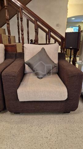Modern 2 1 Seater Sofa Set – (Negotiable) - photo 4 of 4