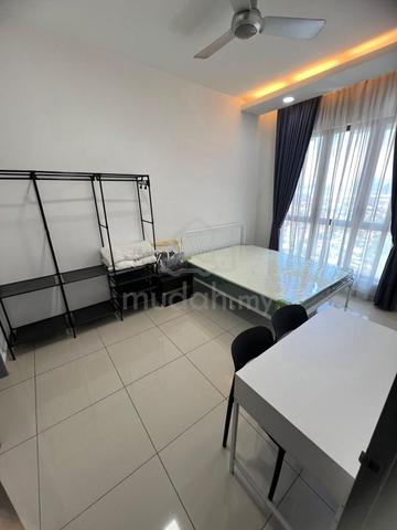 kl traders square, master room, aircon, wifi, bed set, privacy bath, 1