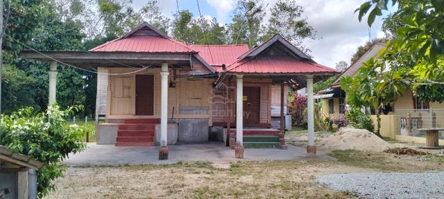 Rumah Kampung Untuk Disewa di Melor 1
