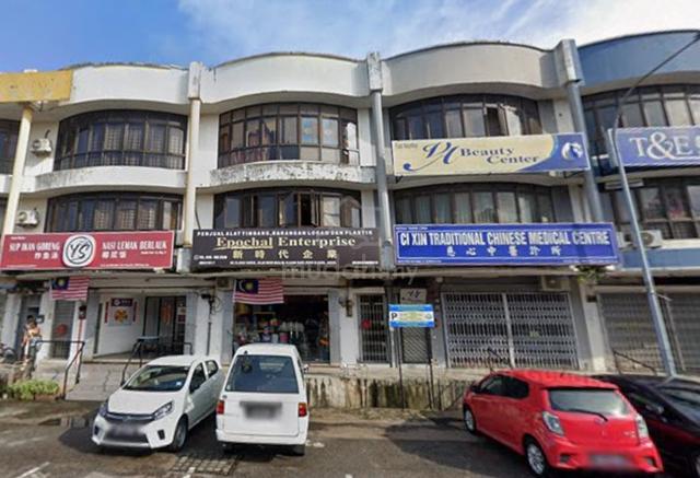 Kluang Baru , 1st floor shop.Near AeonBig , Econsave , no agent fee 1