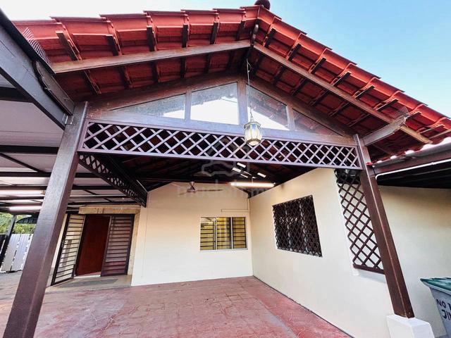 Corner Lot Renovated Taman Pontian Jaya 1