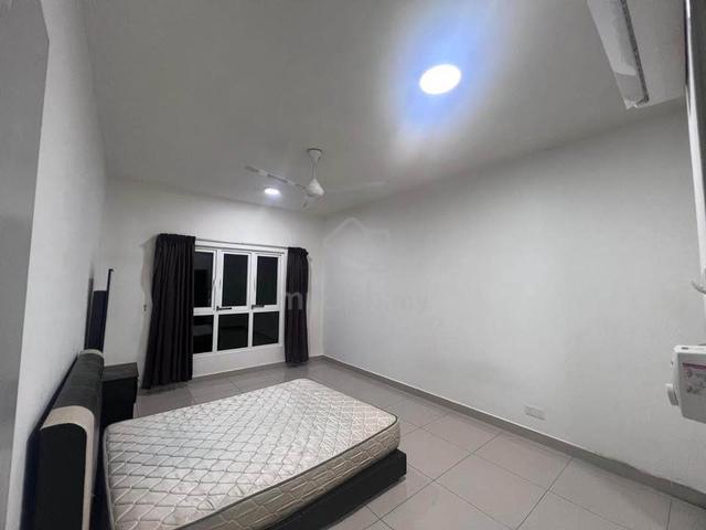 Seasons, Larkin JB — Master Room with Private Bathroom 1