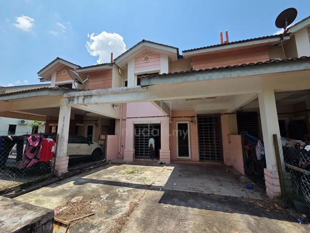 FOR SALE: 2 Storey Sungai Buloh Country Resort 1
