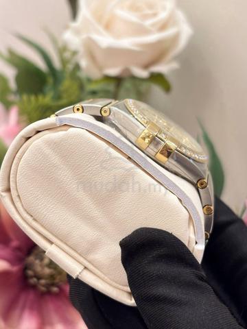 (Like New) 2017 Omega Constellation Co-axial - photo 5 of 6