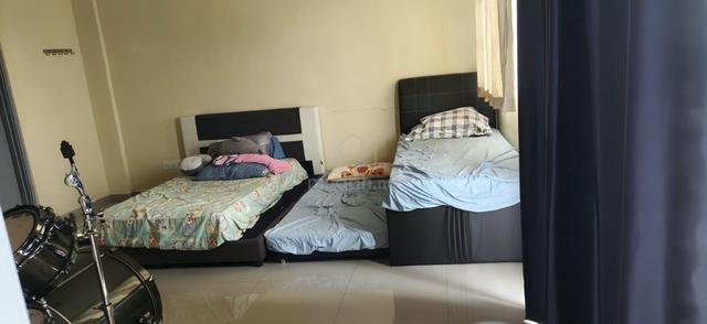 3rd floor master bed room 1